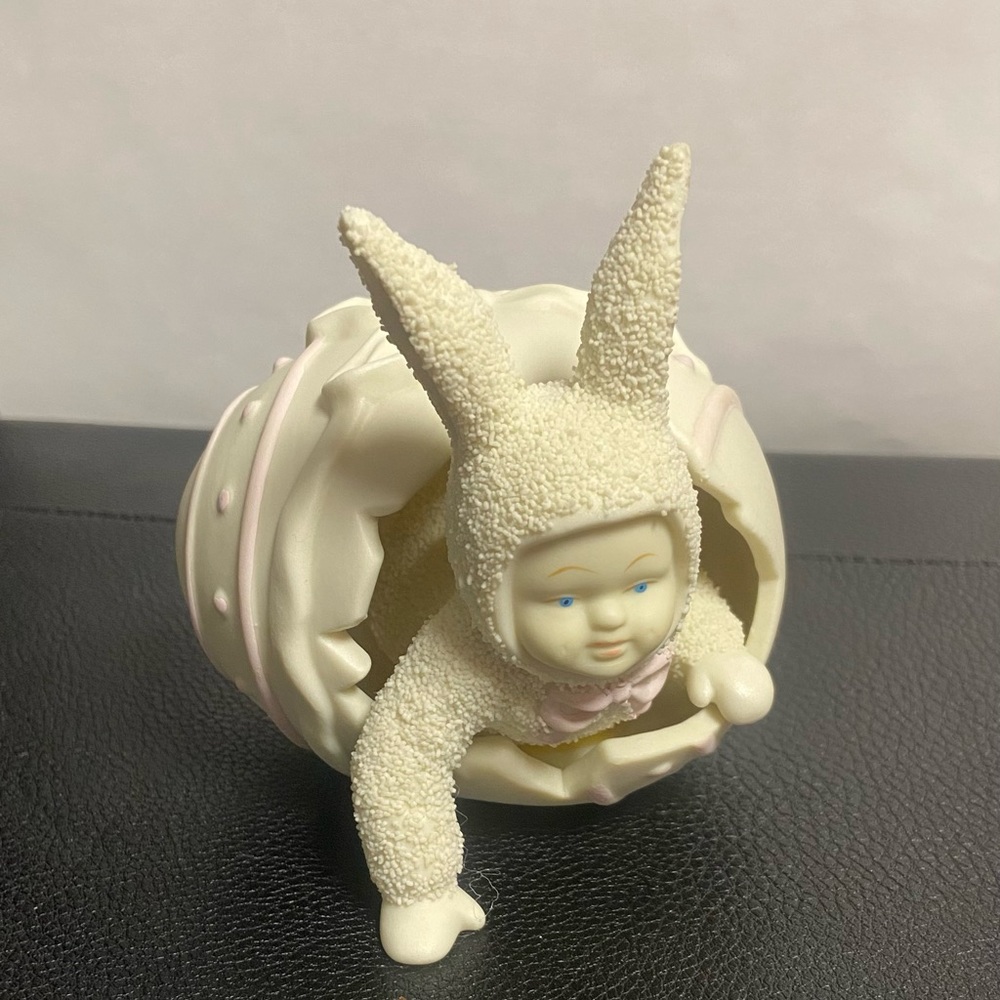 Vintage 1994 Dept.56 ceramic Snowbabies Bunny climbing out of egg.  Like new.